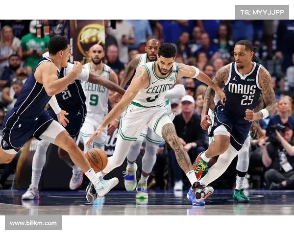 霍福德火力全开,弧顶三分一箭穿心,独行侠无力反击!(nba霍福德) 霍福德火力全开,弧顶三分一箭穿心,独行侠无力反击!(nba霍福德)
